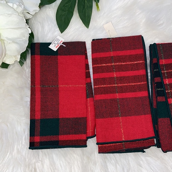 Festive Christmas Plaid Napkins set of 4 - Picture 11 of 17